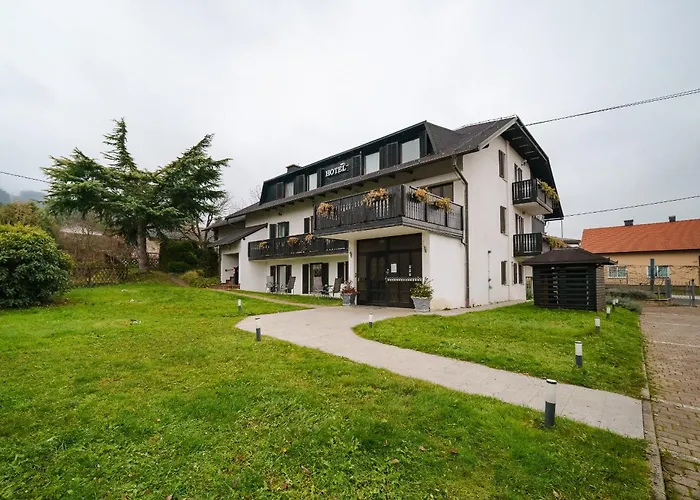 Pohorje 3* מריבור